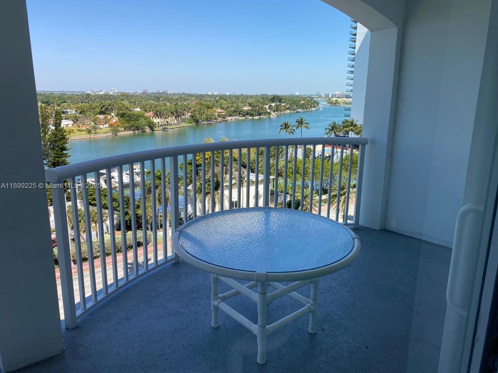 5401 Collins Ave 729 Property Photo 25