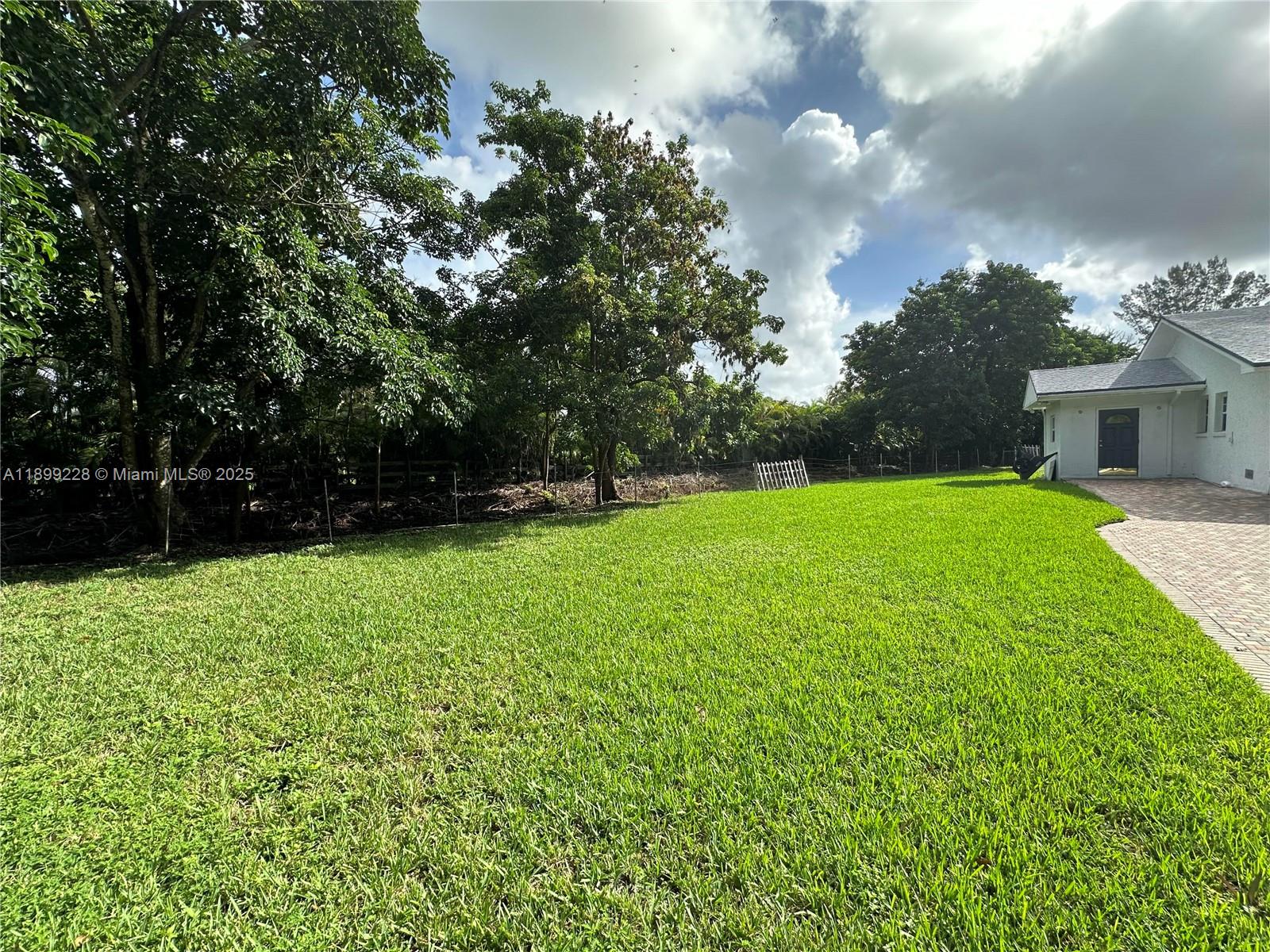 6300 Sw 181st Ln Property Photo 6