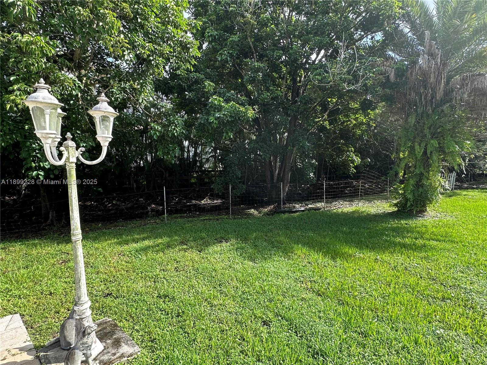 6300 Sw 181st Ln Property Photo 8