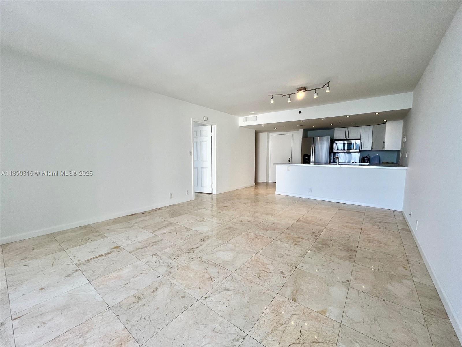 7601 E Treasure Dr 2308 Property Photo 2