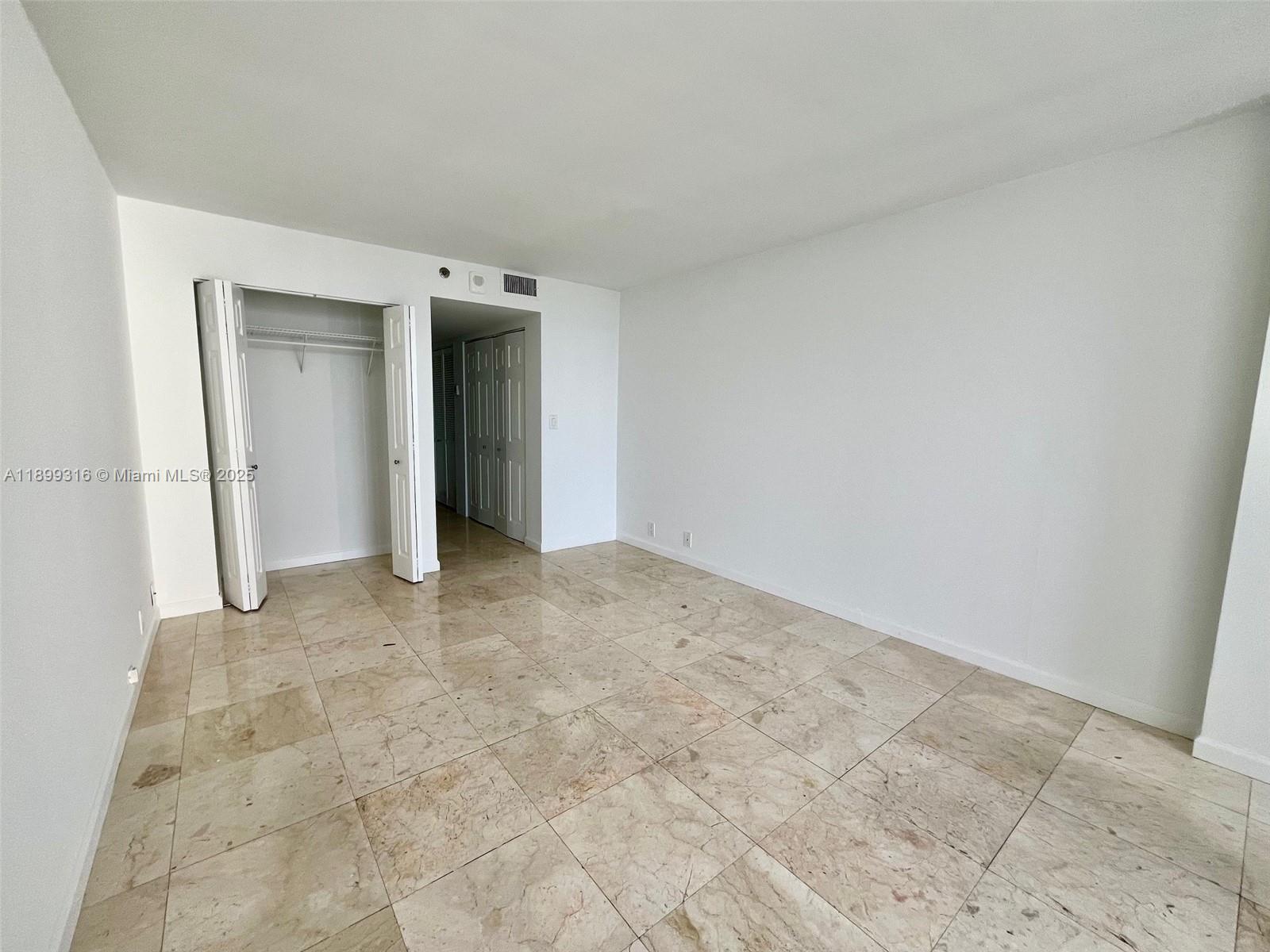 7601 E Treasure Dr 2308 Property Photo 6