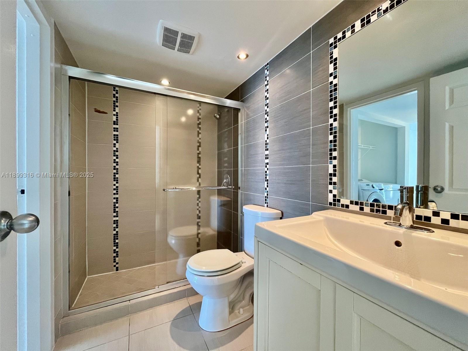 7601 E Treasure Dr 2308 Property Photo 11