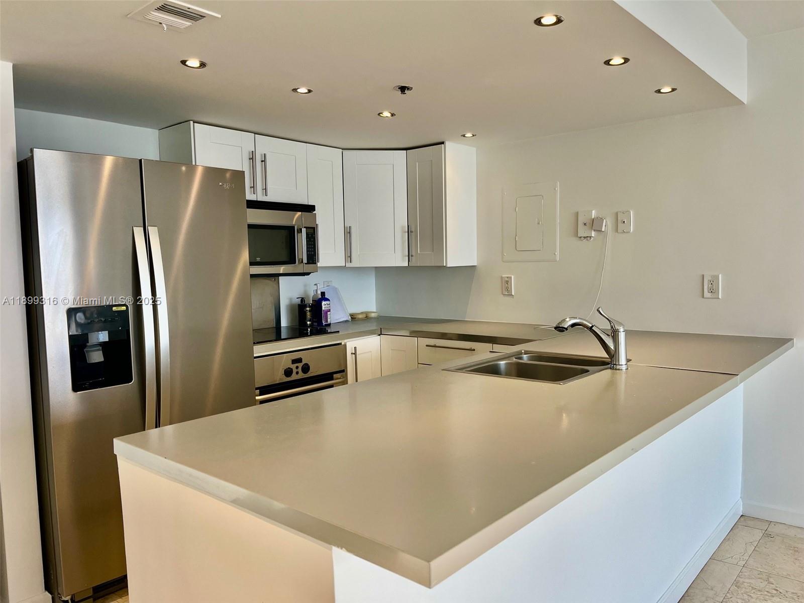 7601 E Treasure Dr 2308 Property Photo 14