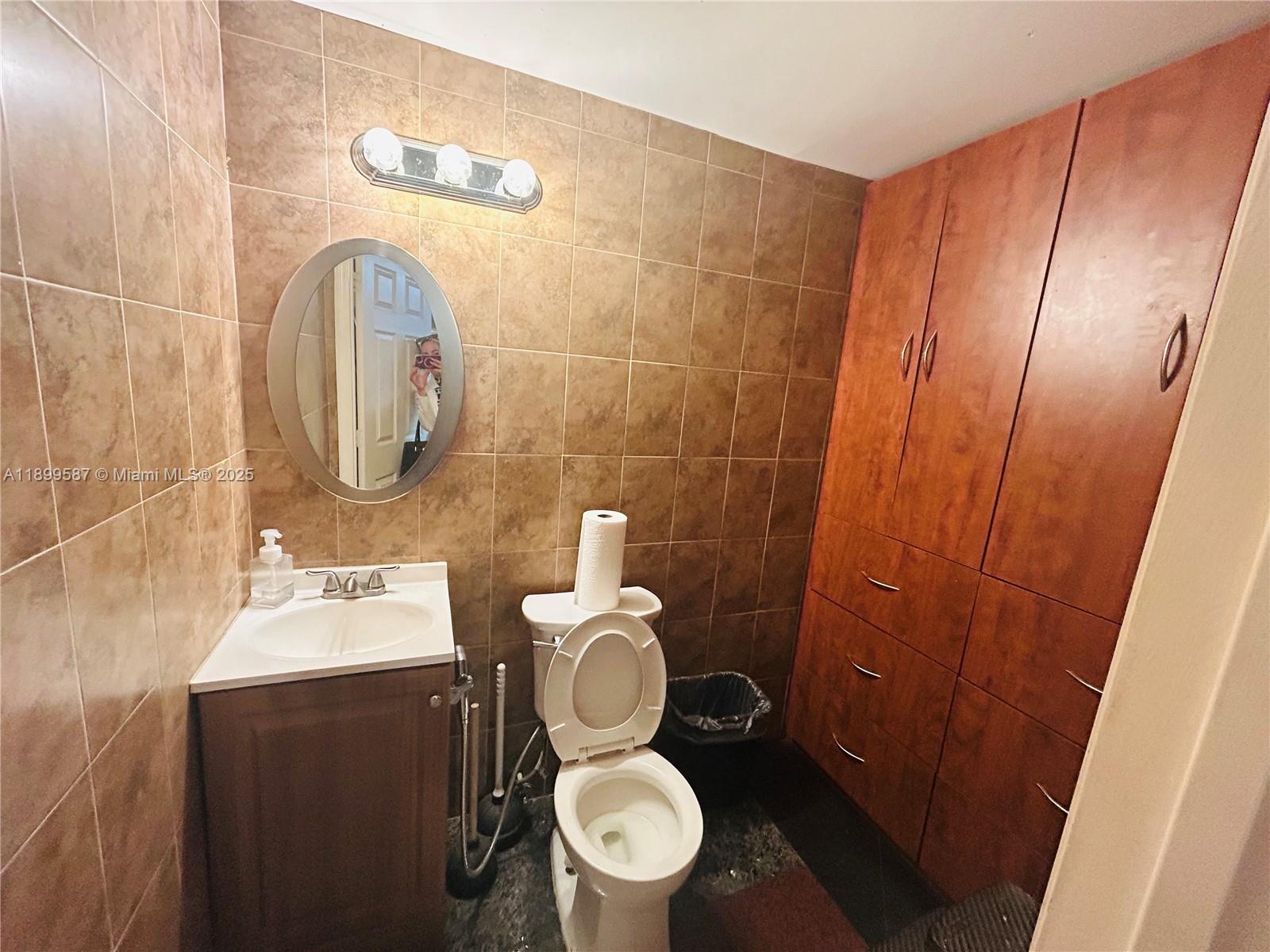 A11899587 Property Photo 9