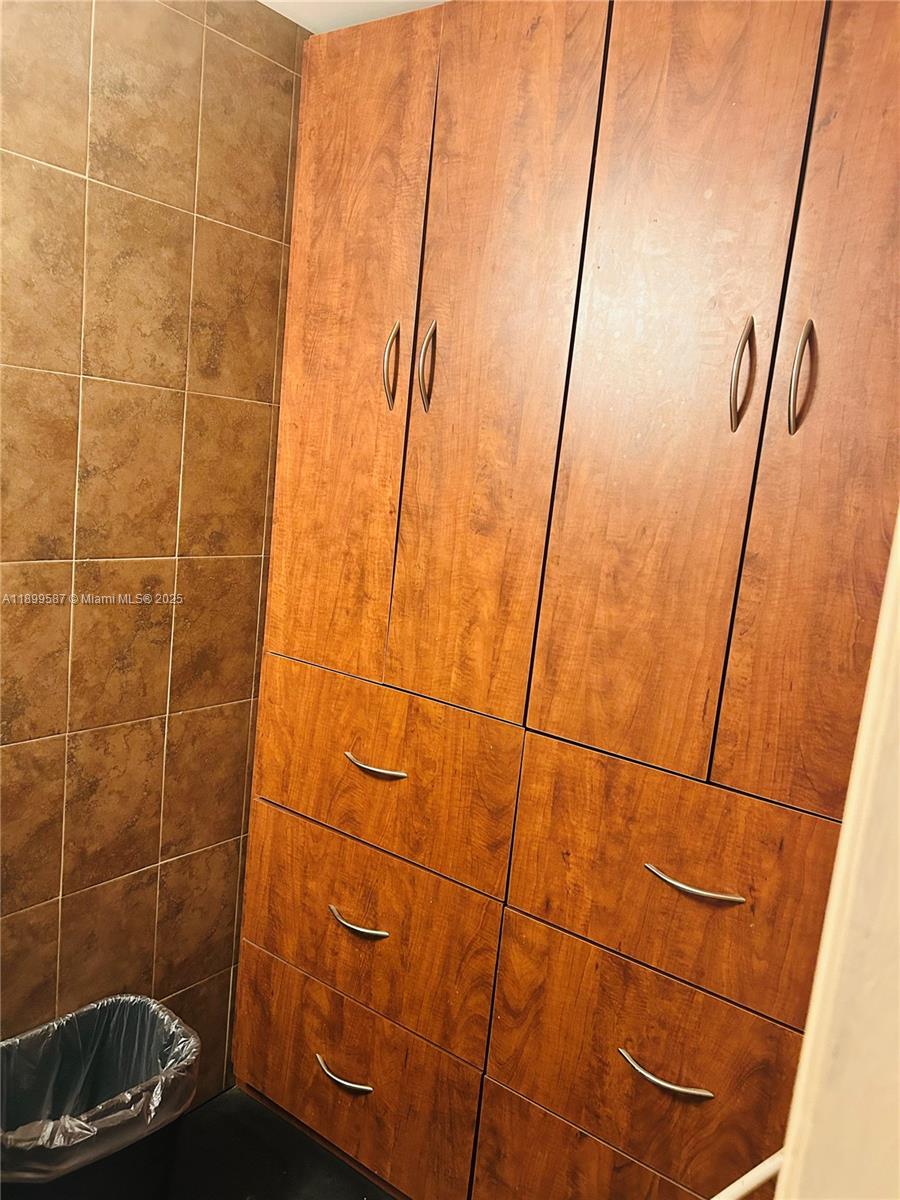 A11899587 Property Photo 11