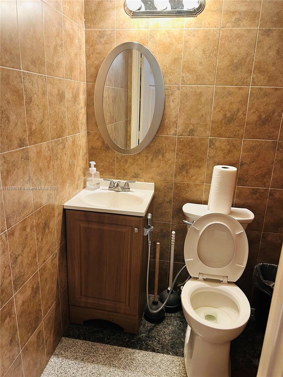 A11899587 Property Photo 12