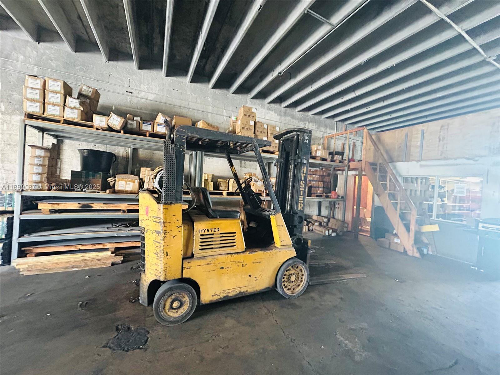 A11899587 Property Photo 16
