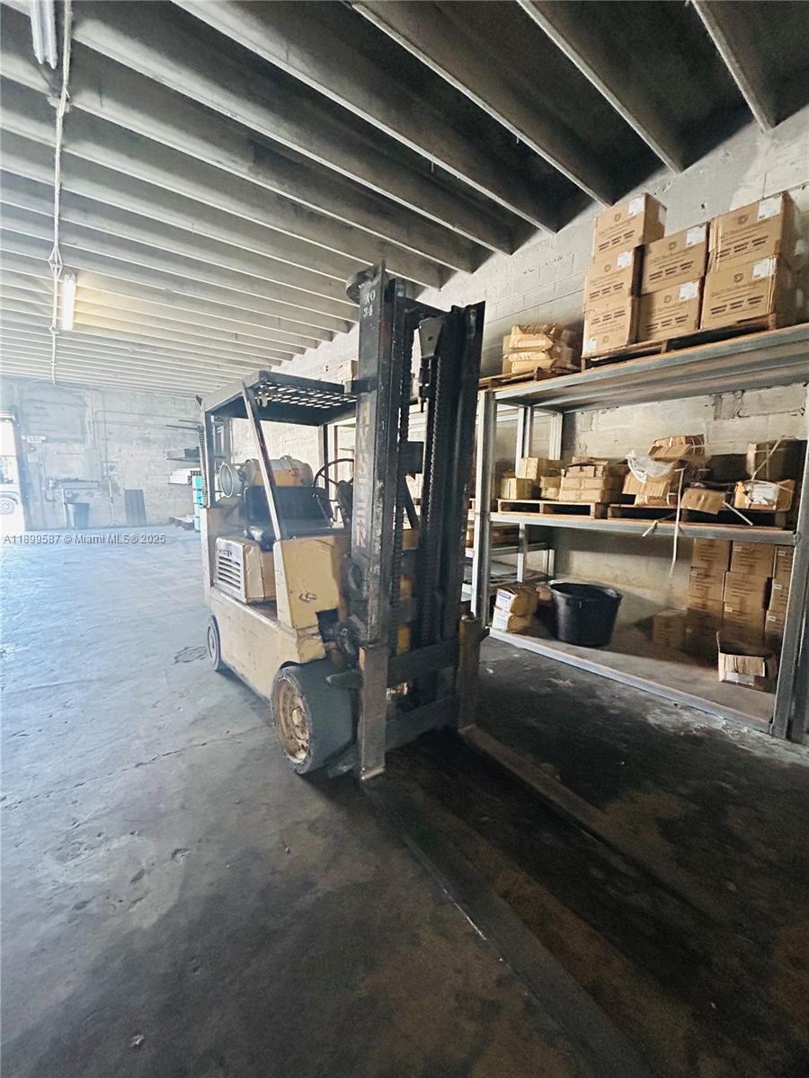 A11899587 Property Photo 17