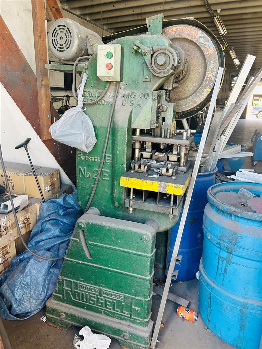 A11899587 Property Photo 35