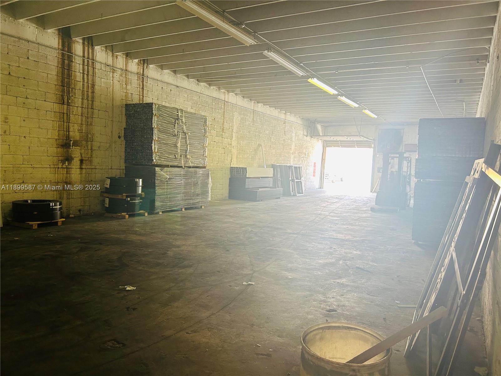 A11899587 Property Photo 39