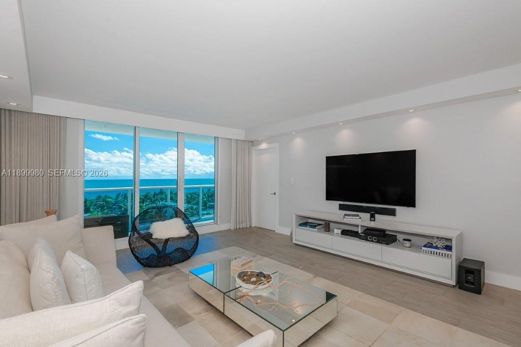 2301 Collins Ave 738 Property Photo 17