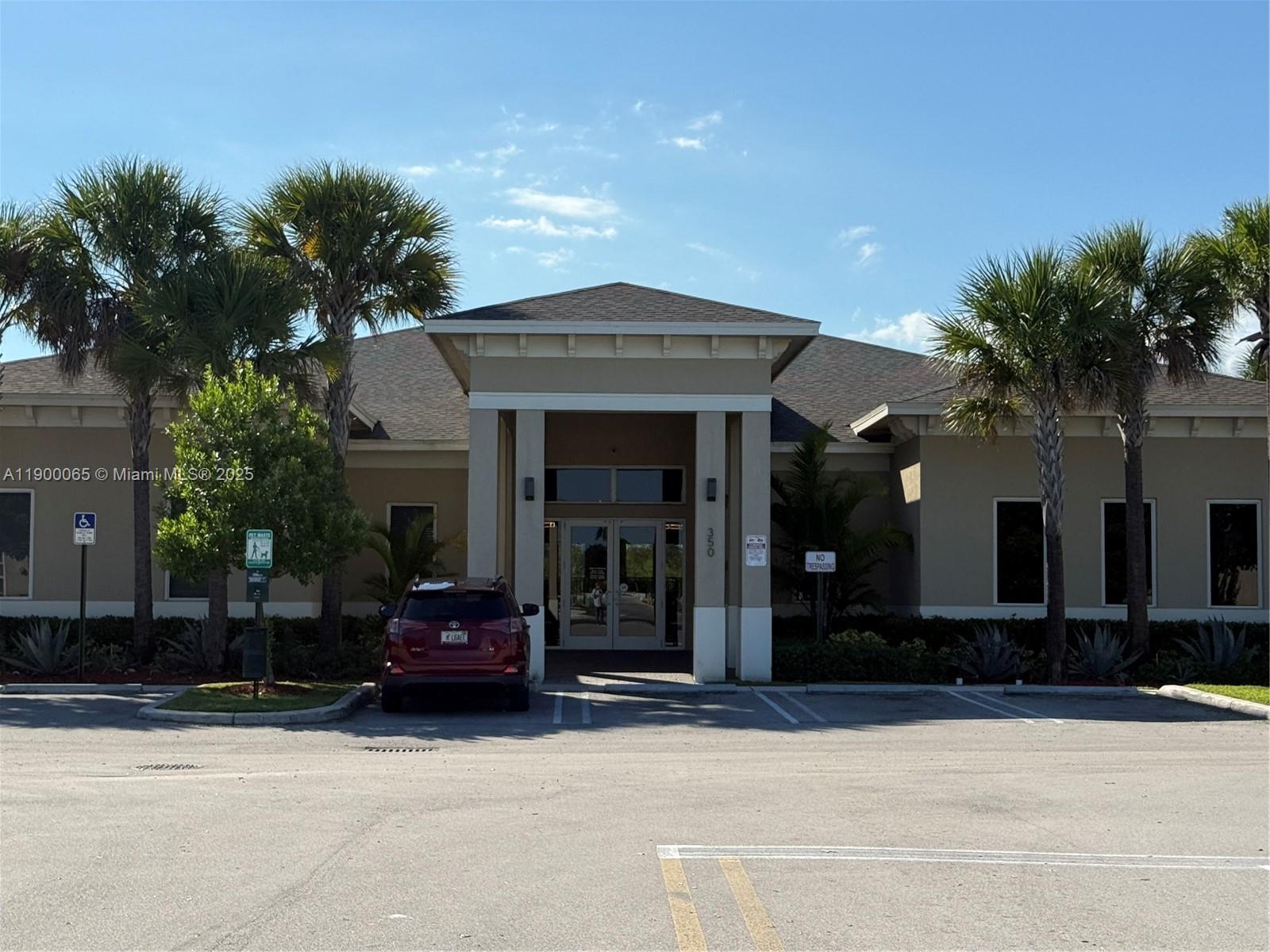 484 Ne 5th St Property Photo 3