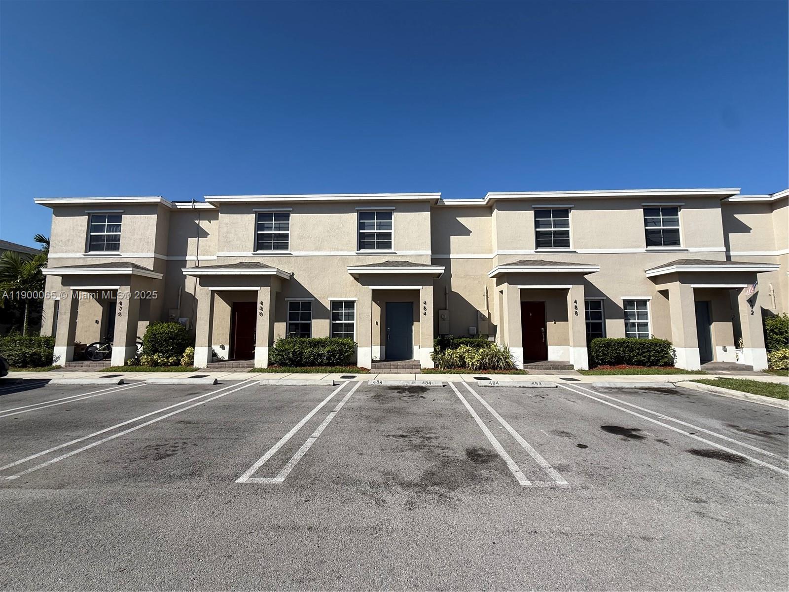 484 Ne 5th St Property Photo 4