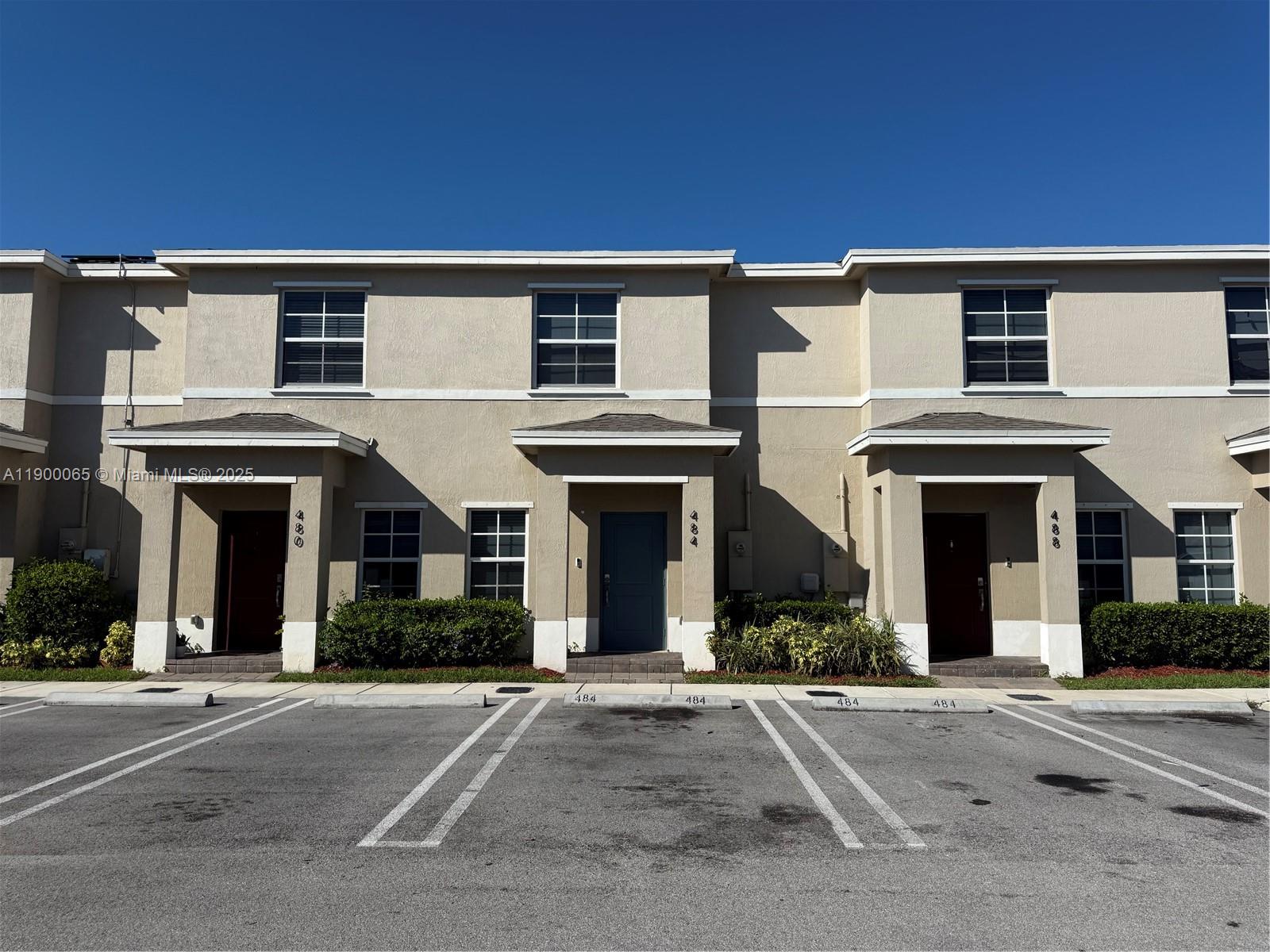 484 Ne 5th St Property Photo 7