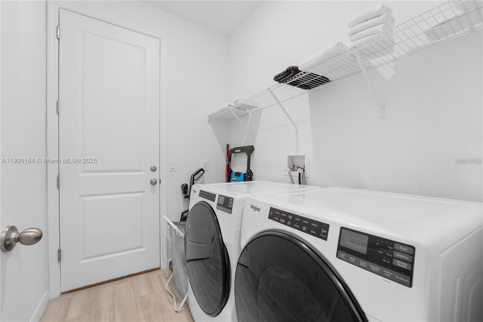 2375 Lancashire St Property Photo 24