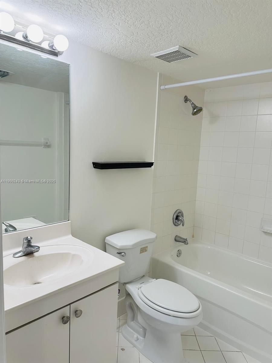 1261 Se 31st Ct 101-53 Property Photo 16