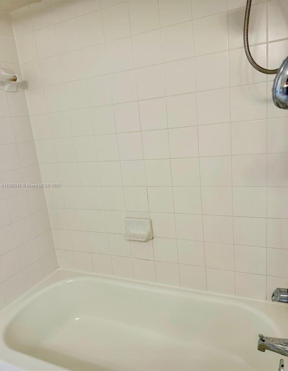 1261 Se 31st Ct 101-53 Property Photo 20