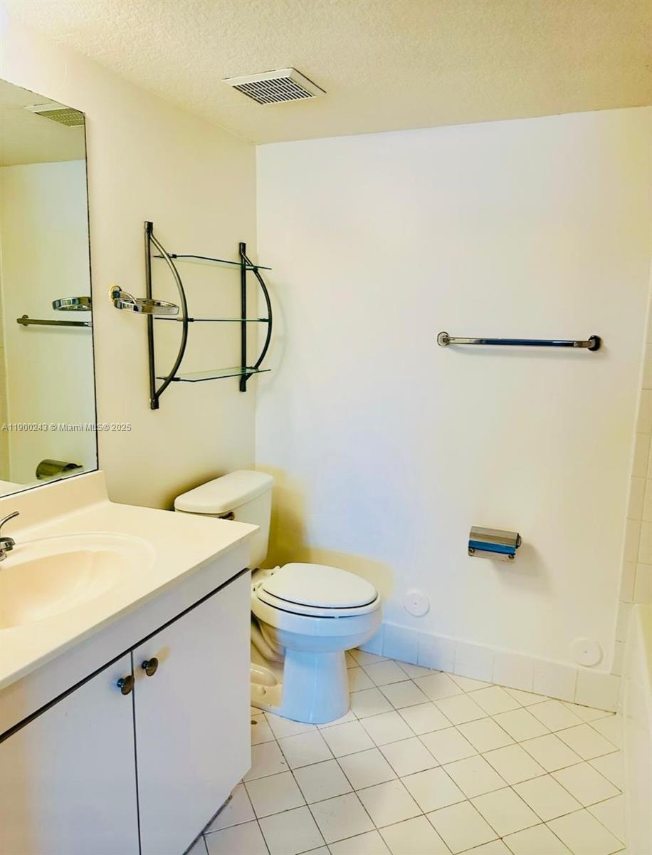 1261 Se 31st Ct 101-53 Property Photo 29