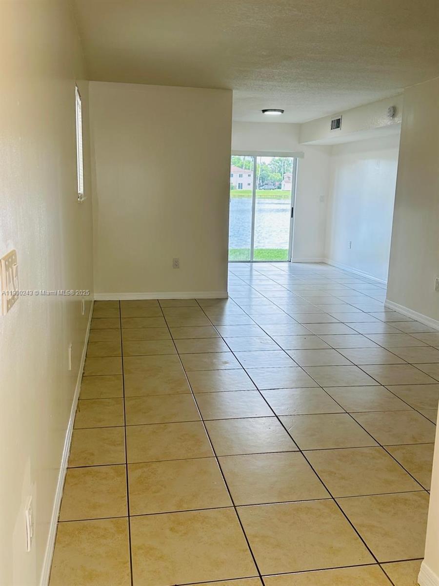 1261 Se 31st Ct 101-53 Property Photo 30