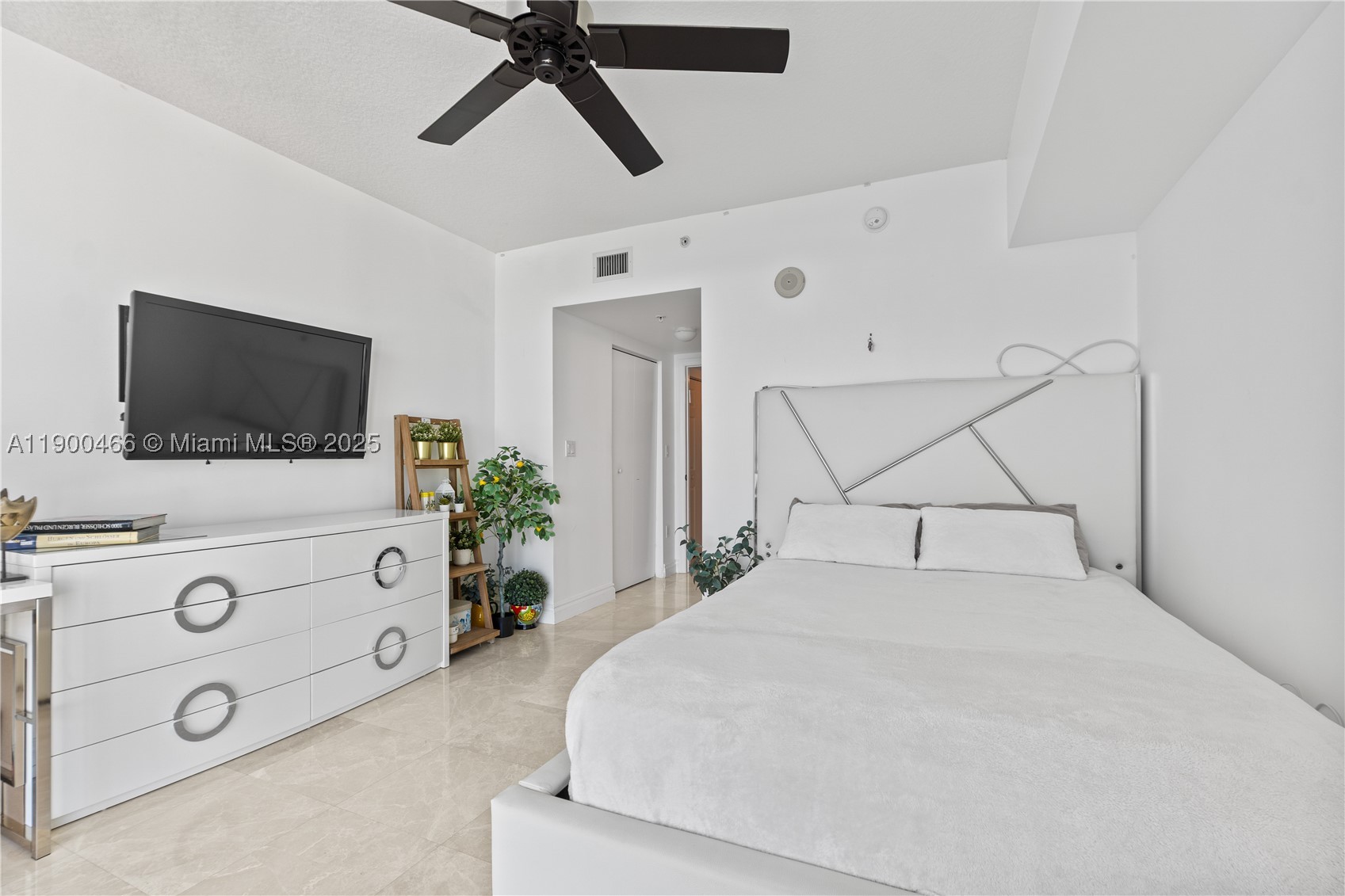 16699 Collins Ave 3604 Property Photo 25
