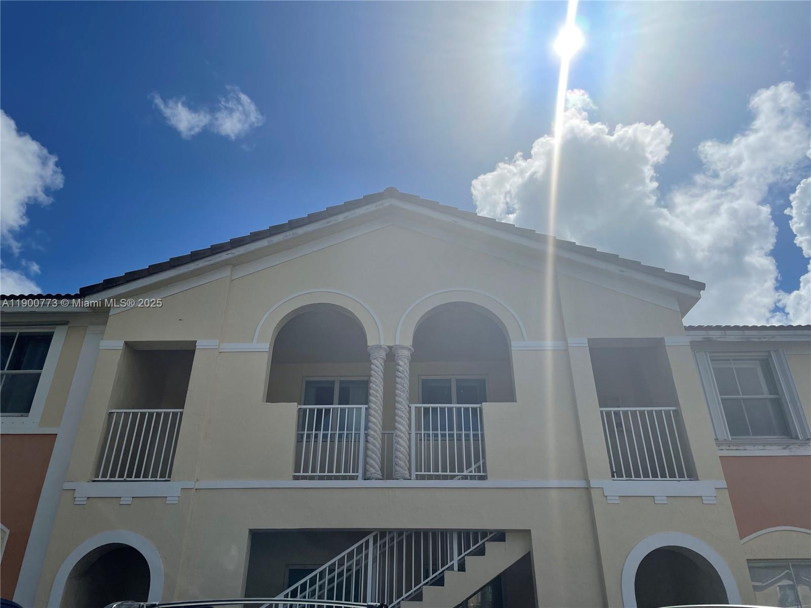 2835 Se 16th Ave 201 Property Photo 1