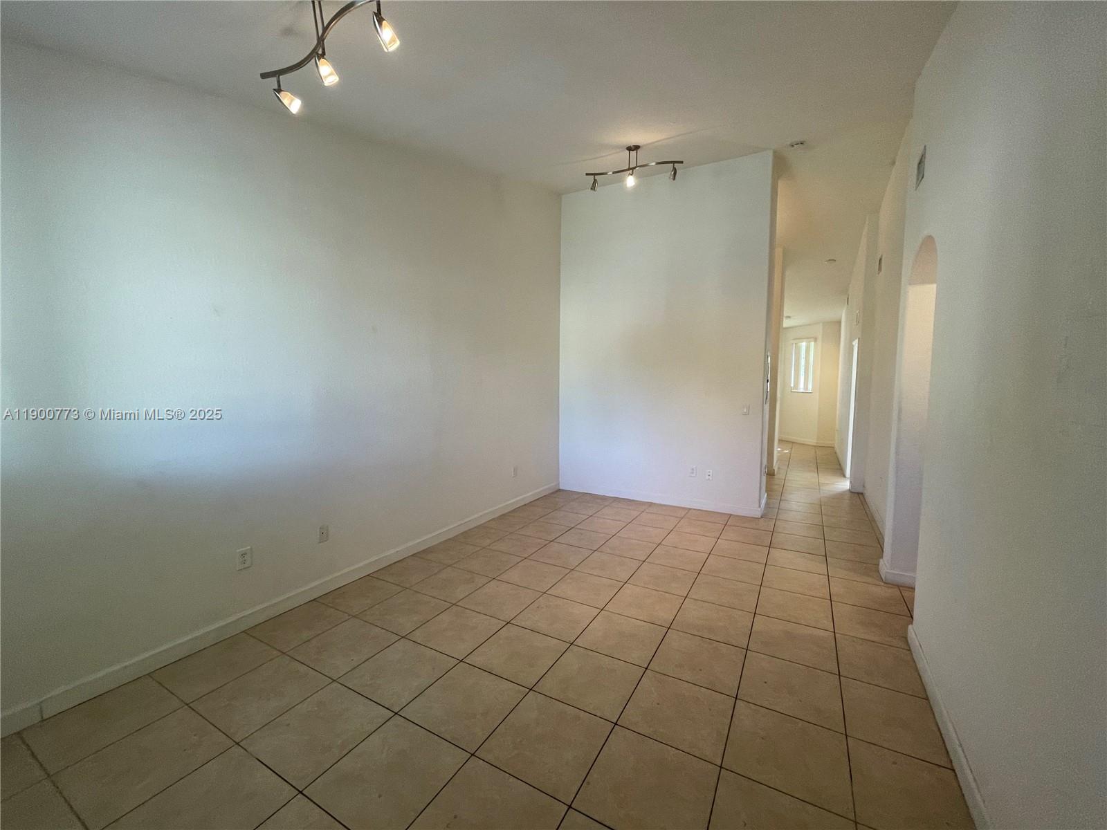 2835 Se 16th Ave 201 Property Photo 3