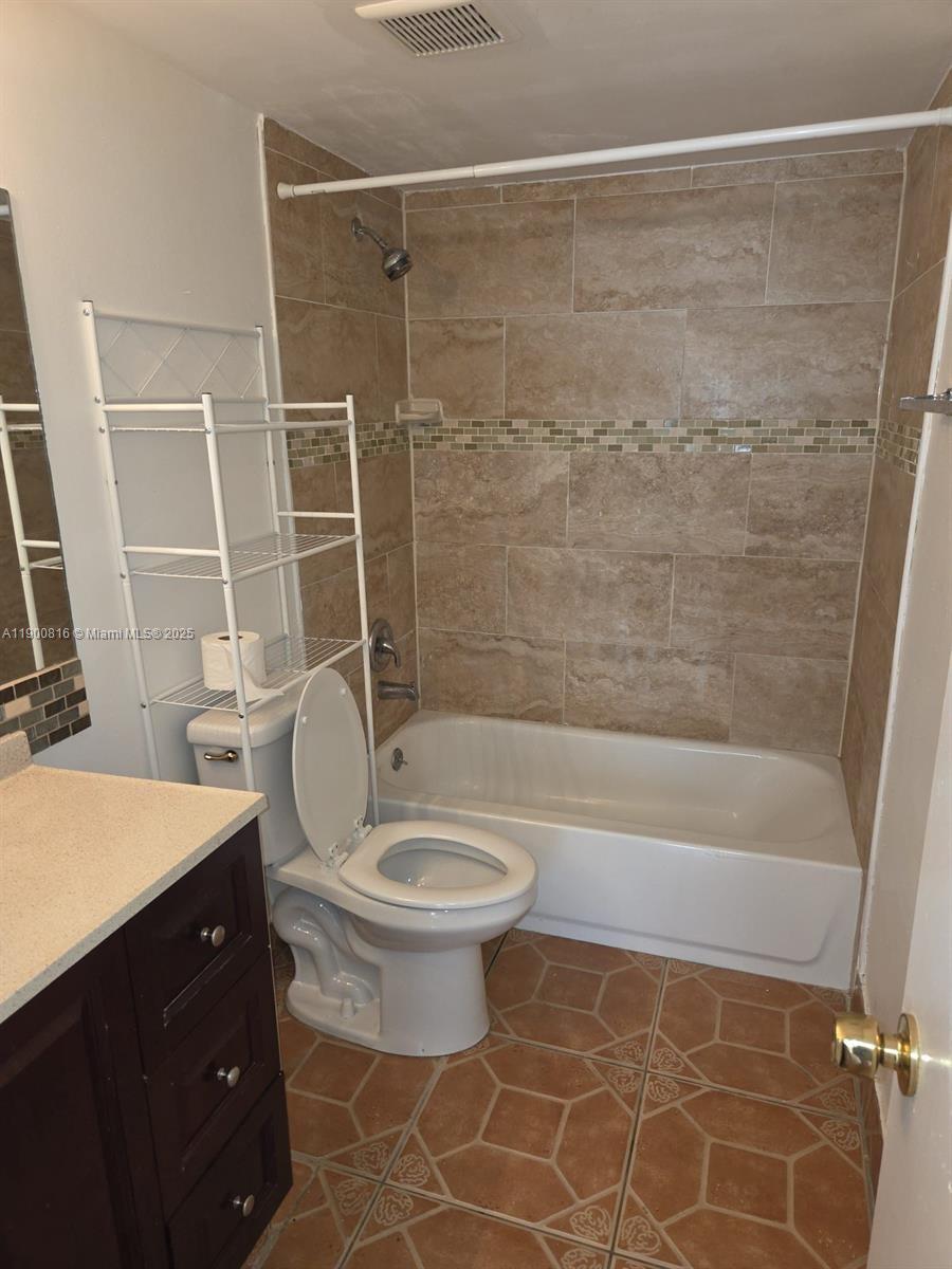117 Lake Emerald Dr 108 Property Photo 15