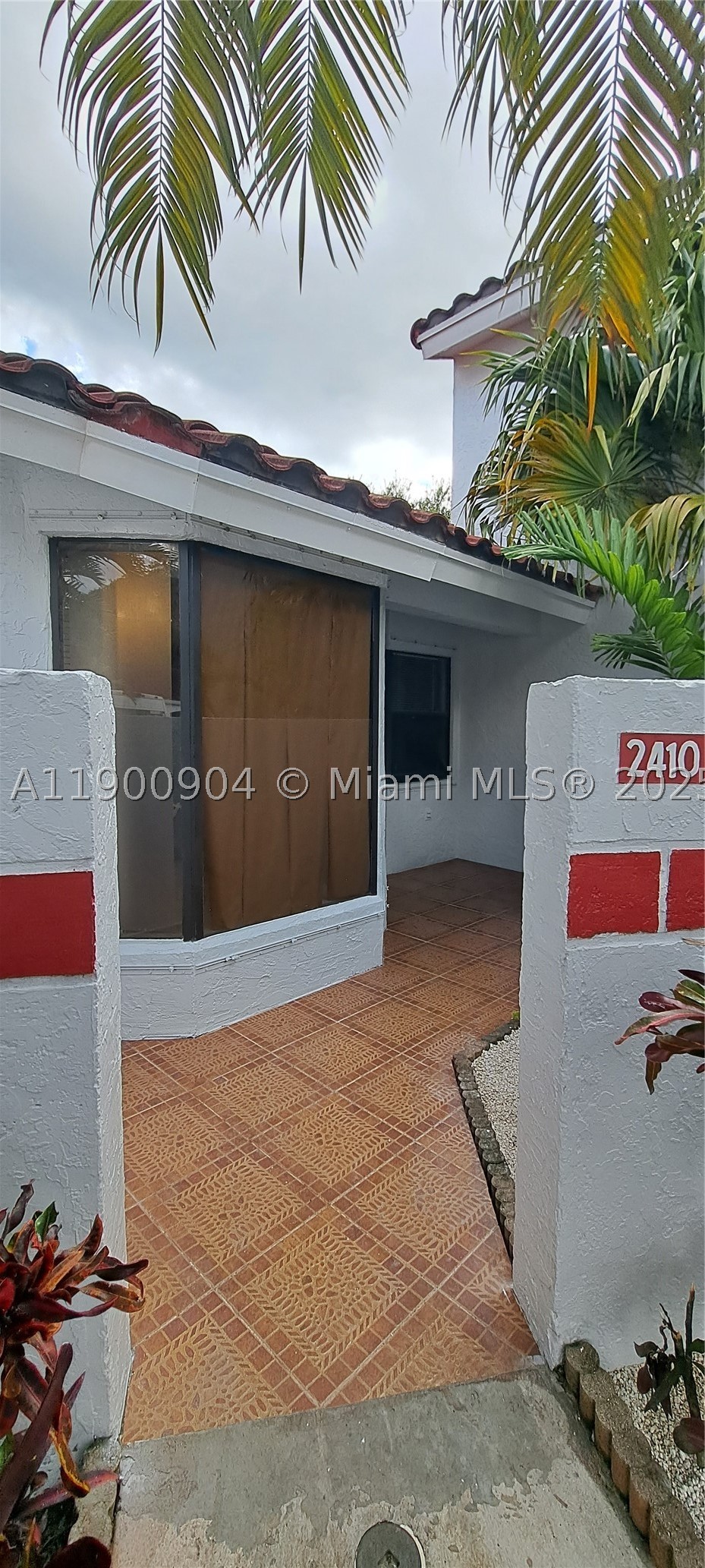 2410 San Remo Cir Property Photo 3