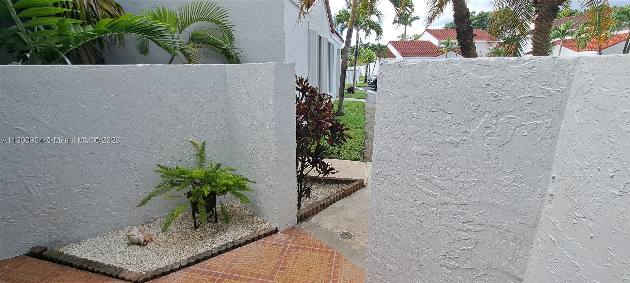 2410 San Remo Cir Property Photo 4