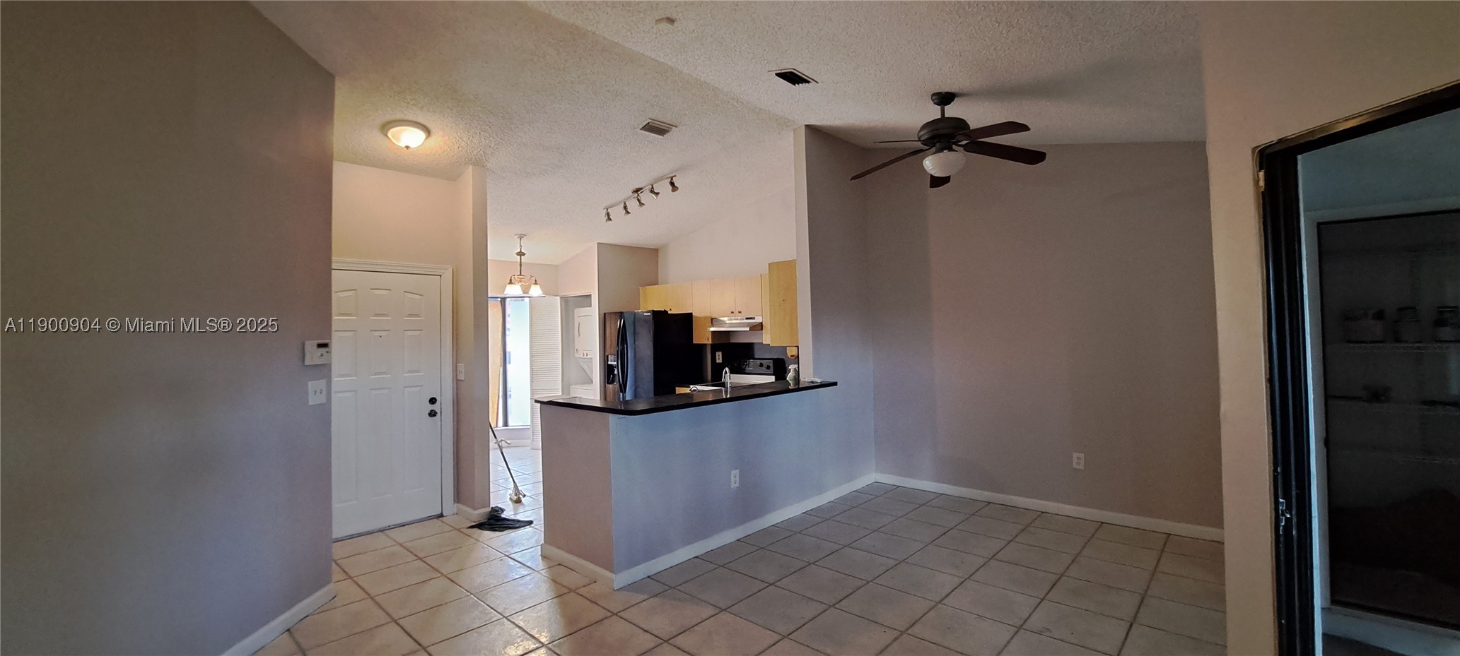 2410 San Remo Cir Property Photo 6