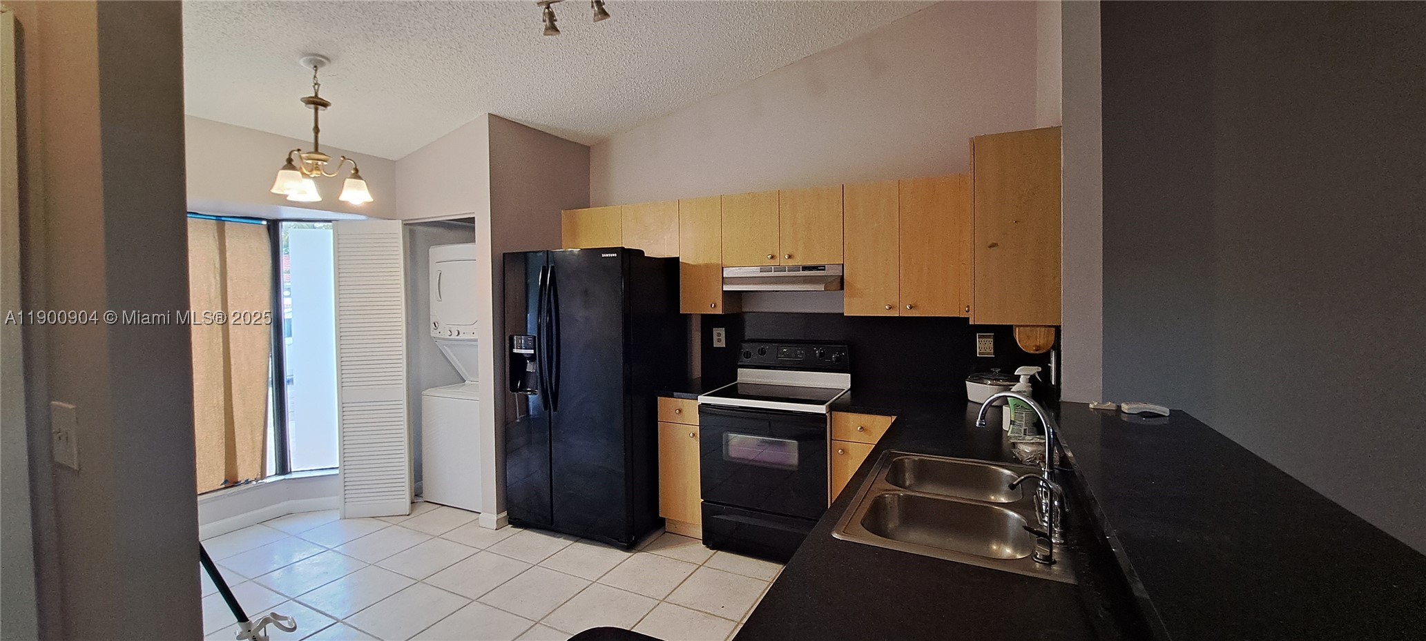 2410 San Remo Cir Property Photo 7
