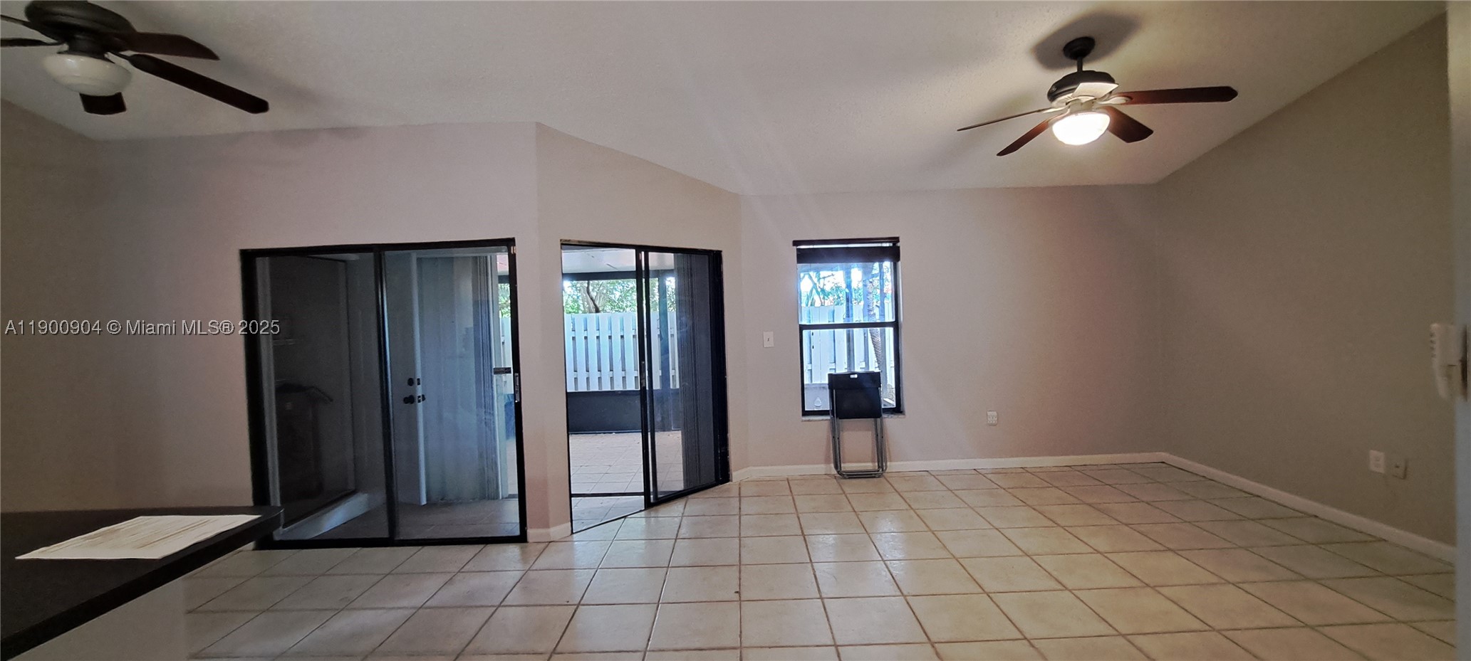 2410 San Remo Cir Property Photo 9