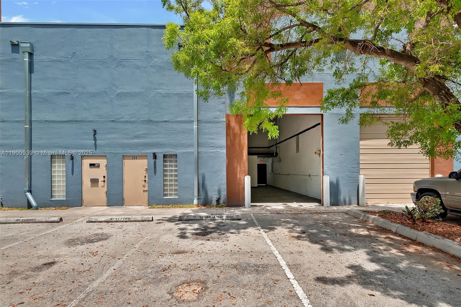 20200 Nw 2nd Ave C6 Property Photo 8
