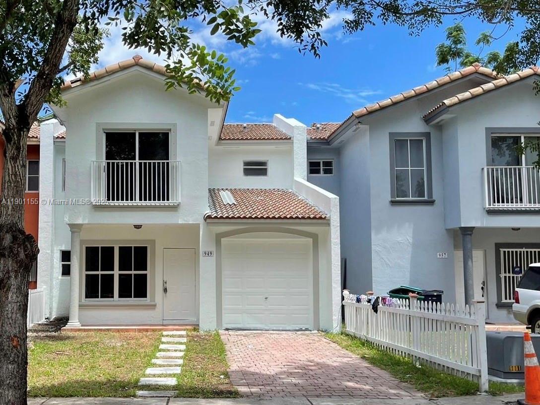 949 Sw 6th Pl Property Photo 1