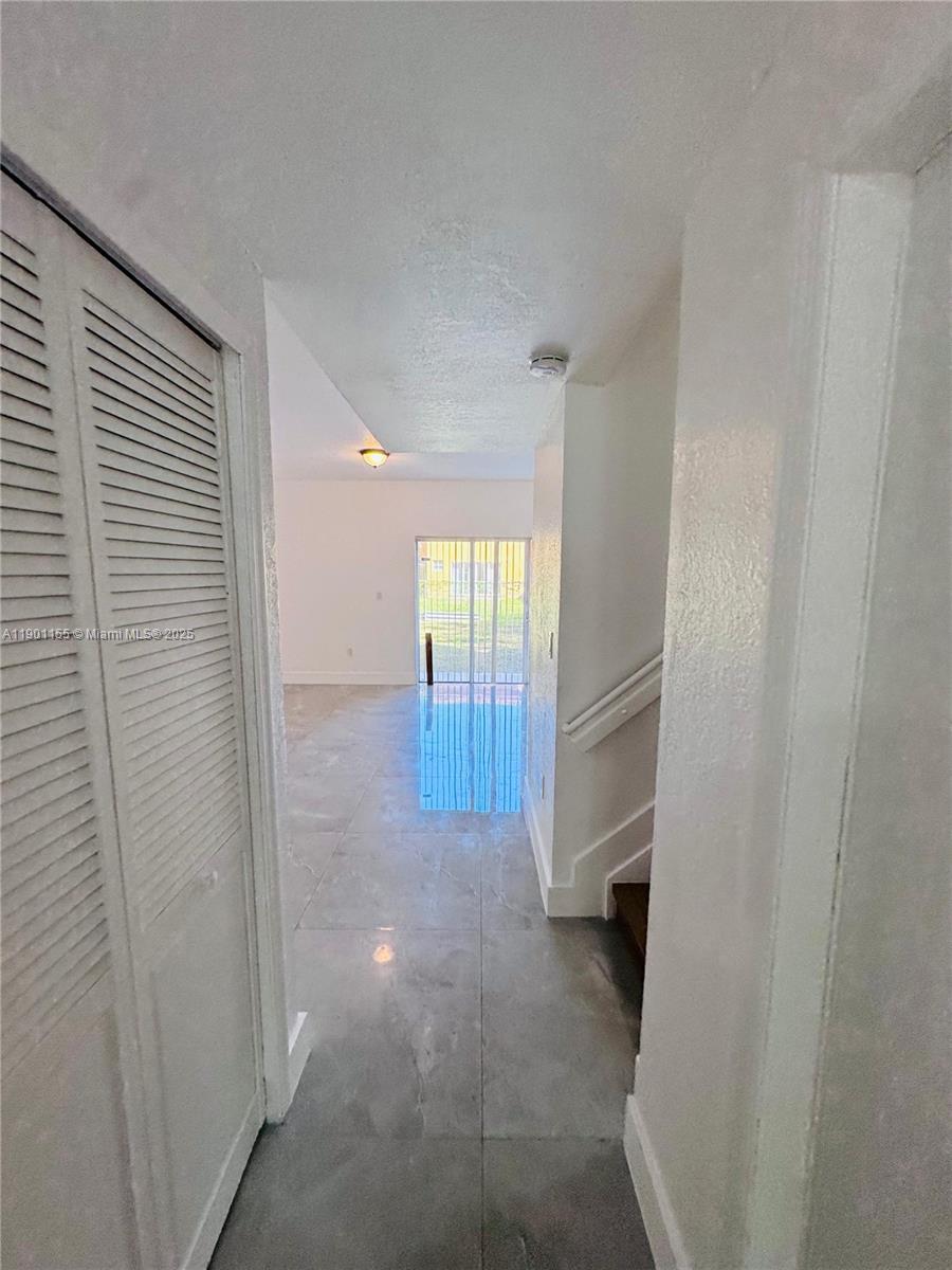 949 Sw 6th Pl Property Photo 5