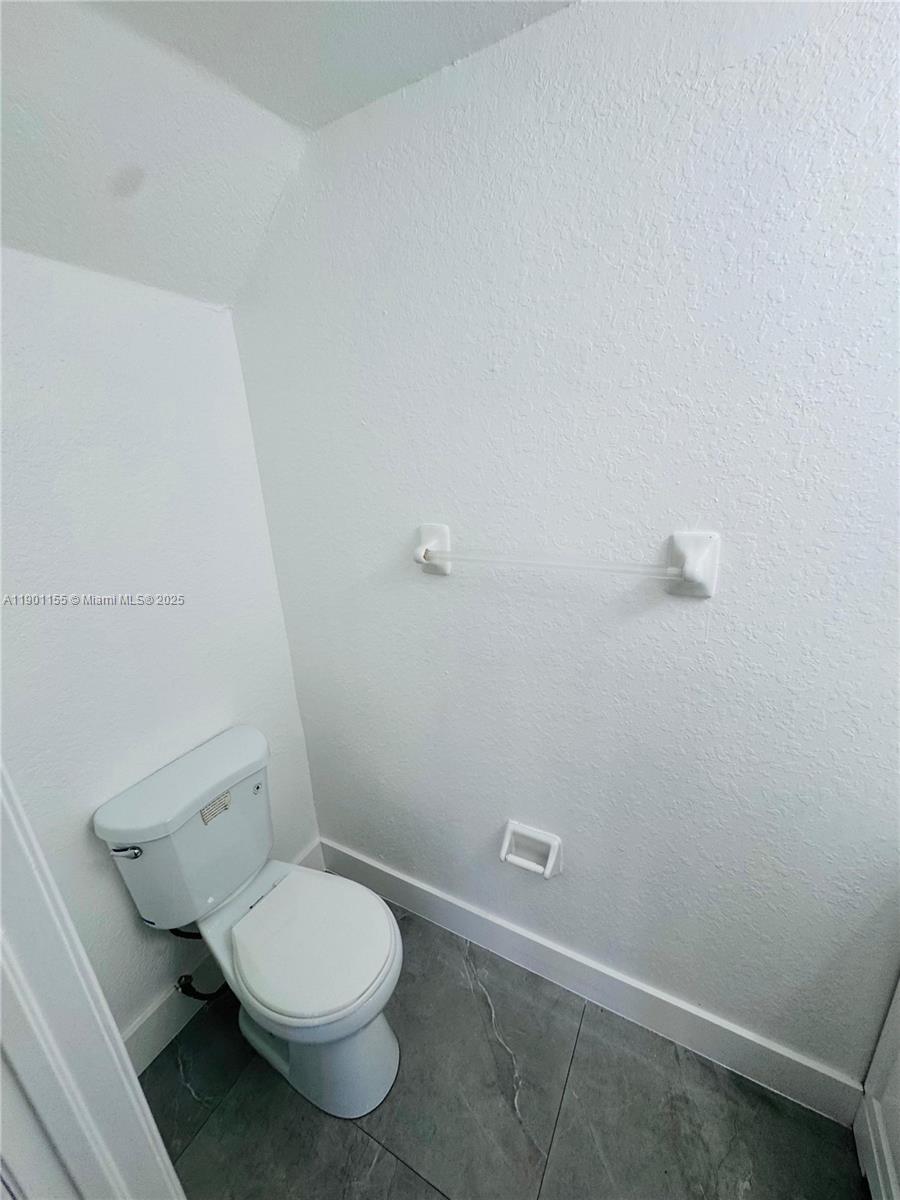 949 Sw 6th Pl Property Photo 7