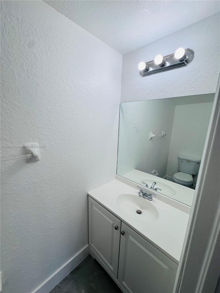 949 Sw 6th Pl Property Photo 8