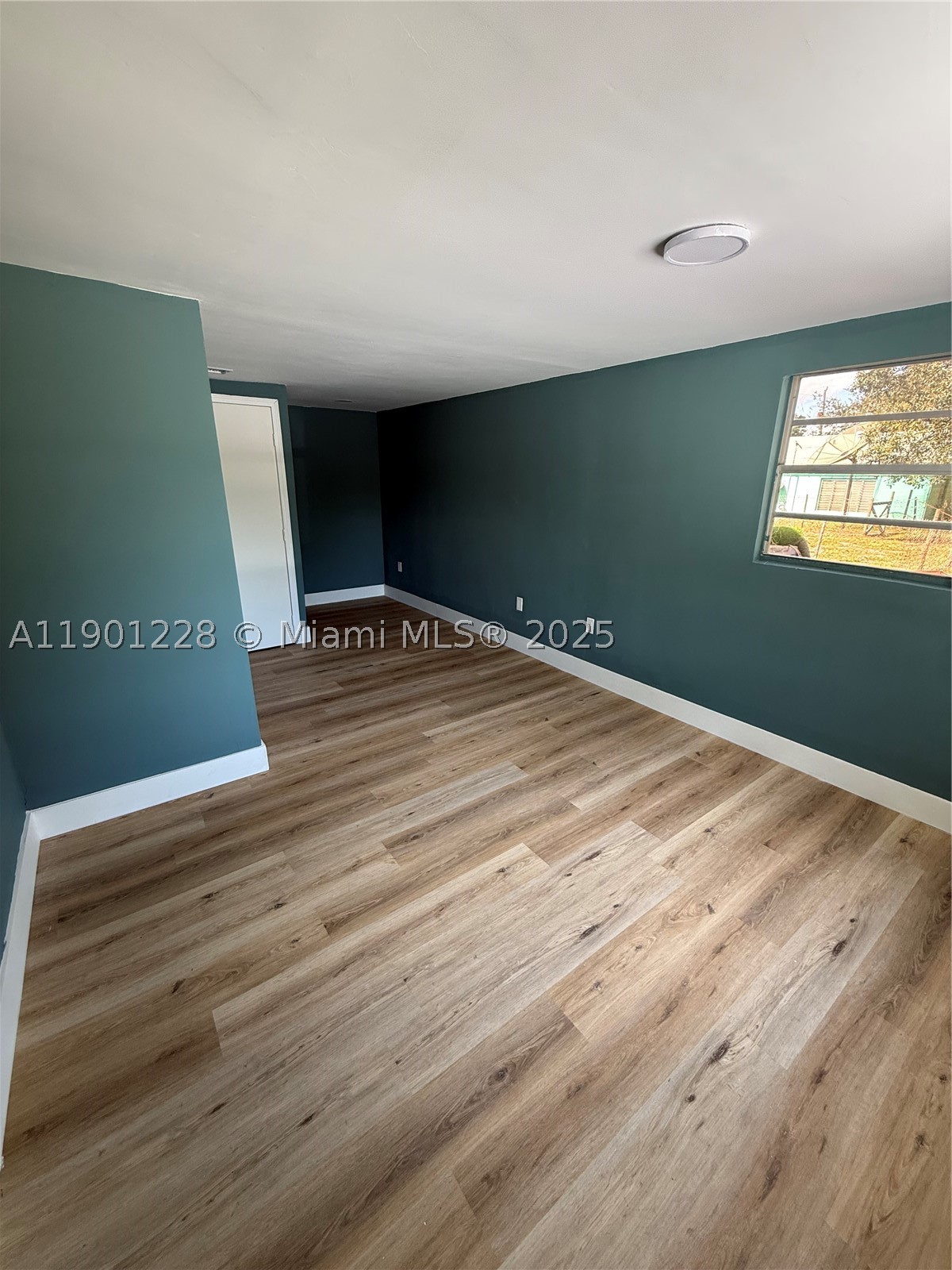 2409 Se 2nd Ave Se Property Photo 16
