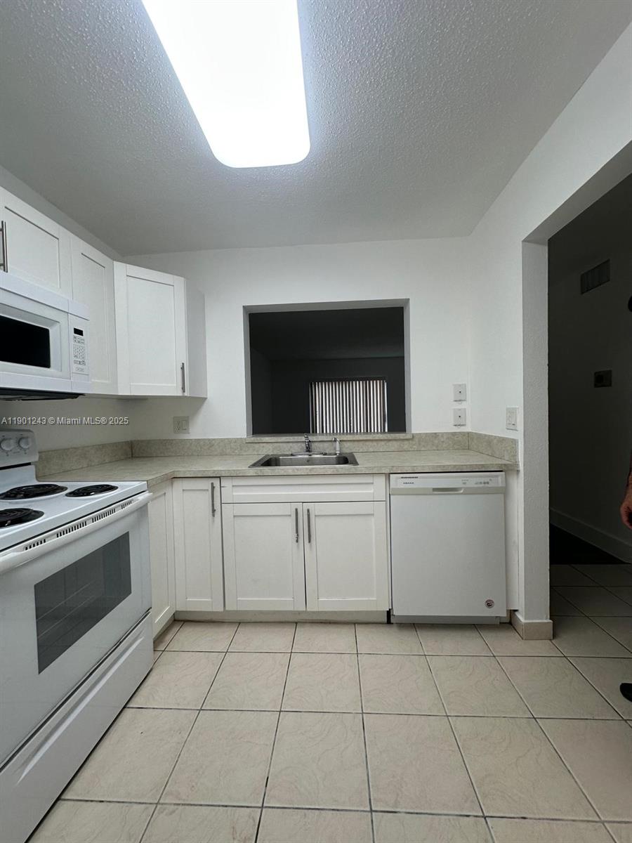 18101 Nw 68th Ave E210 Property Photo 3