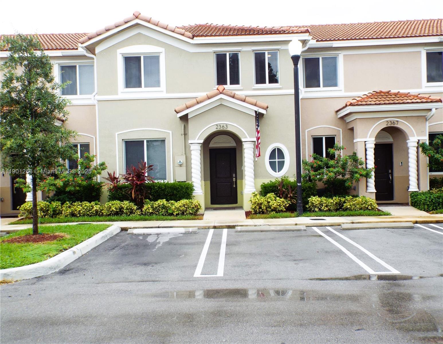 2363 SE 11th St Property Photo 1