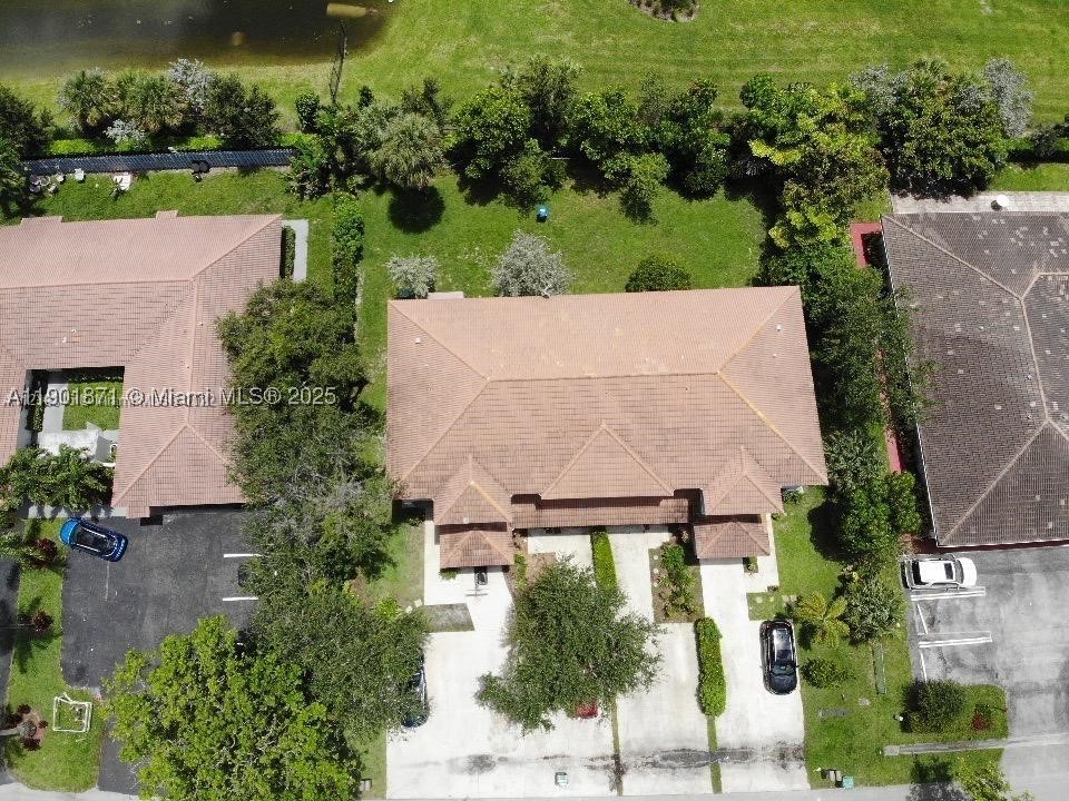 8706 Nw 38th Dr Property Photo 4