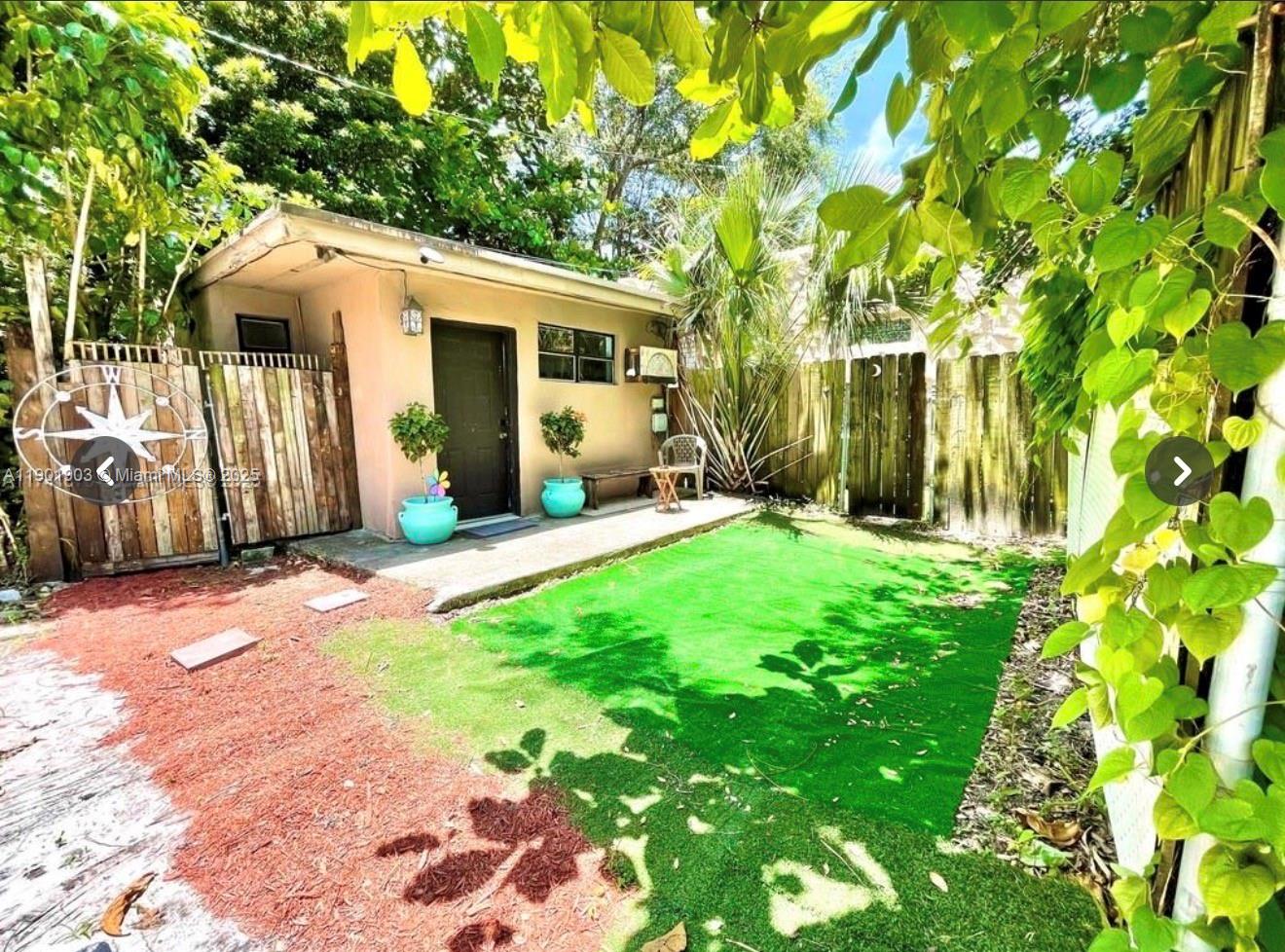 240 Hibiscus Dr B Property Photo 1