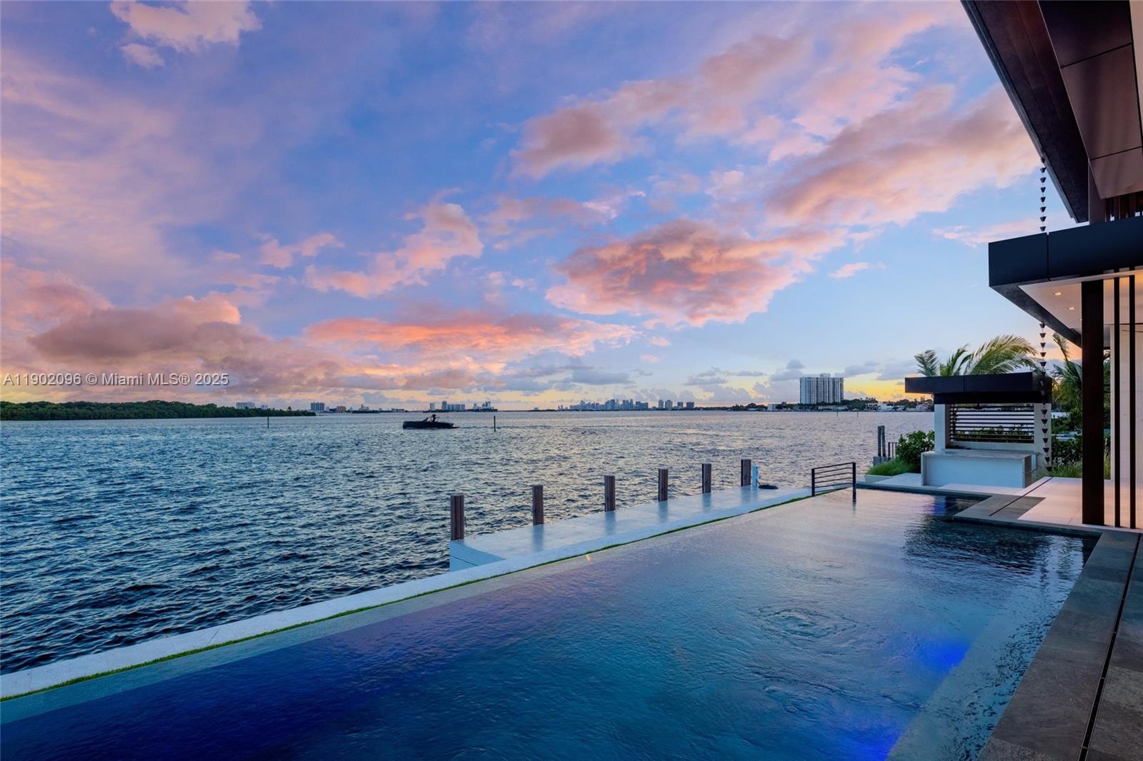 11404 N Bayshore Dr Property Photo 4