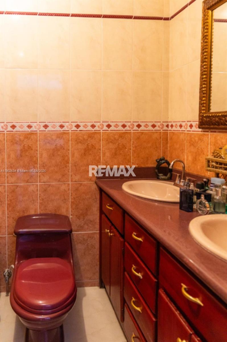 A11902634 Property Photo 7
