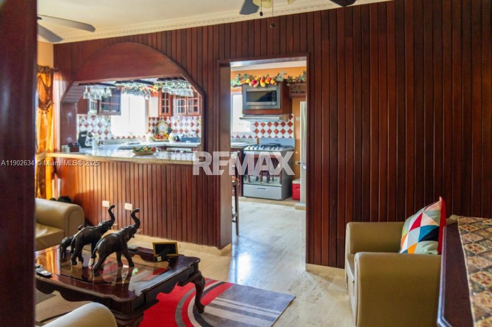 A11902634 Property Photo 10