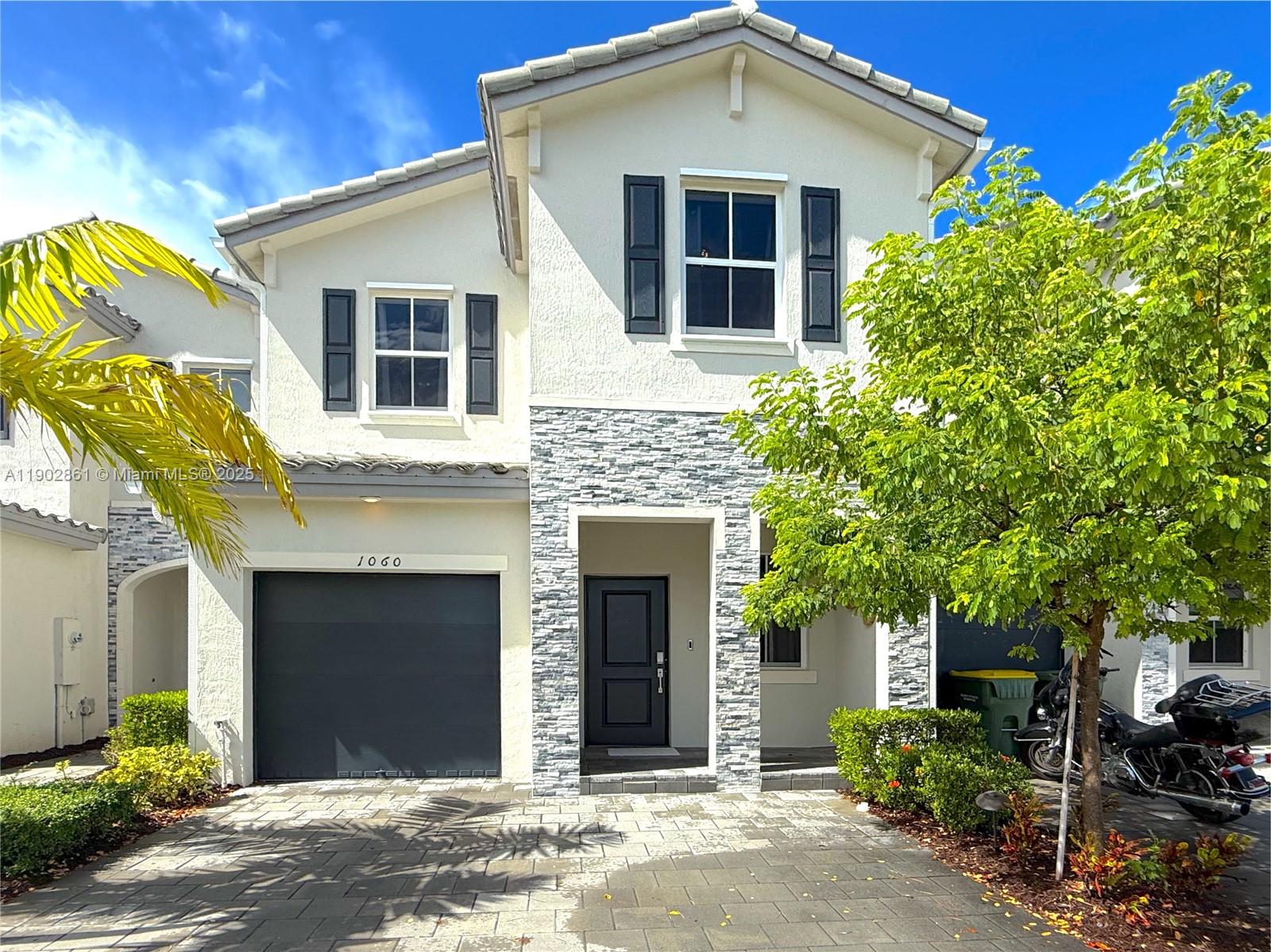 1060 SE 26th Ter 0 Property Photo 1