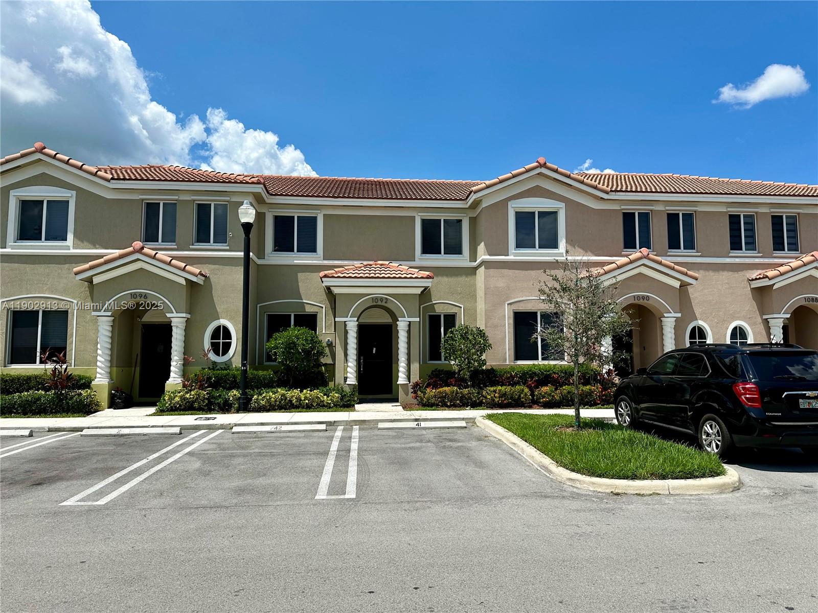 1092 SE 23rd Ave Property Photo 1