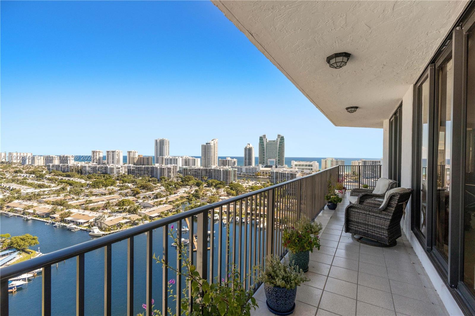 300 Three Islands Blvd Ph2a Property Photo 3