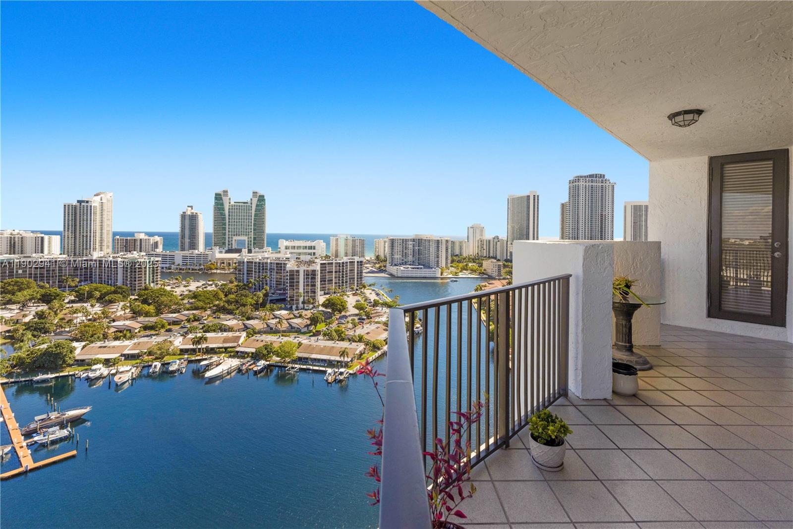 300 Three Islands Blvd Ph2a Property Photo 5