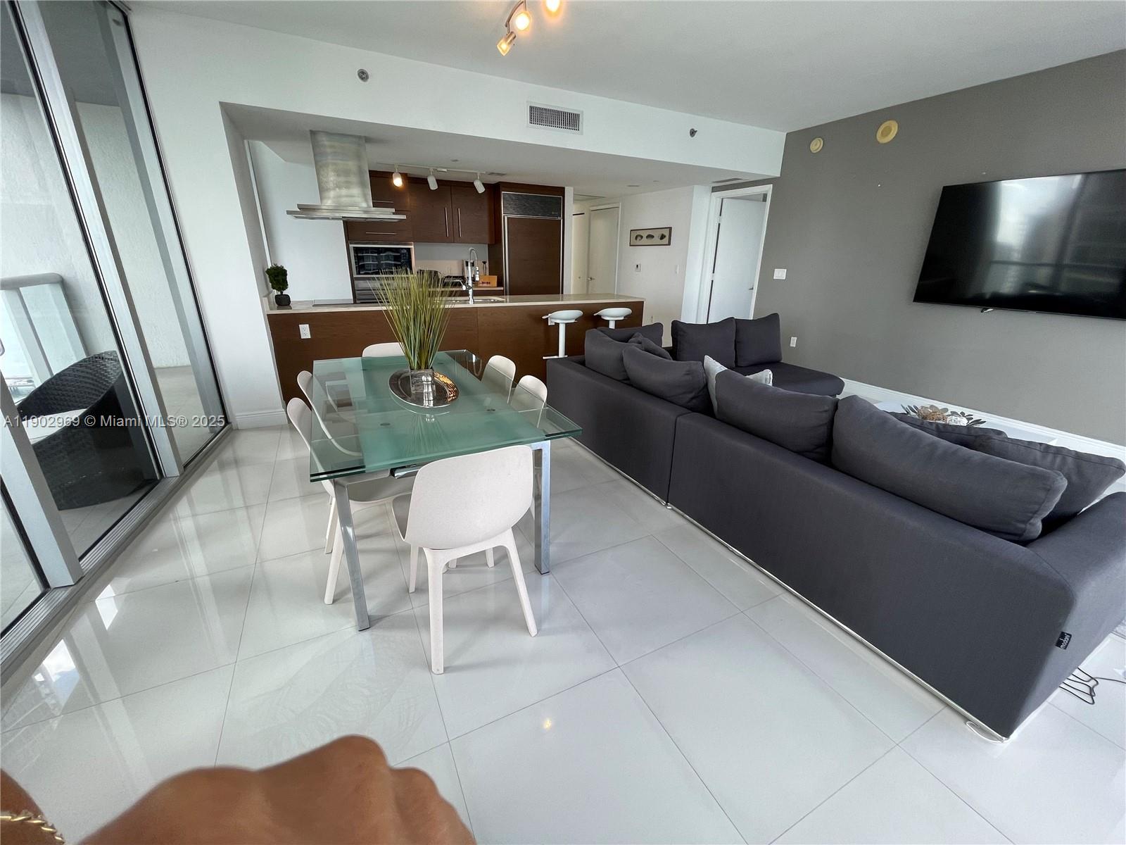 485 Brickell Ave 2602 Property Photo 5